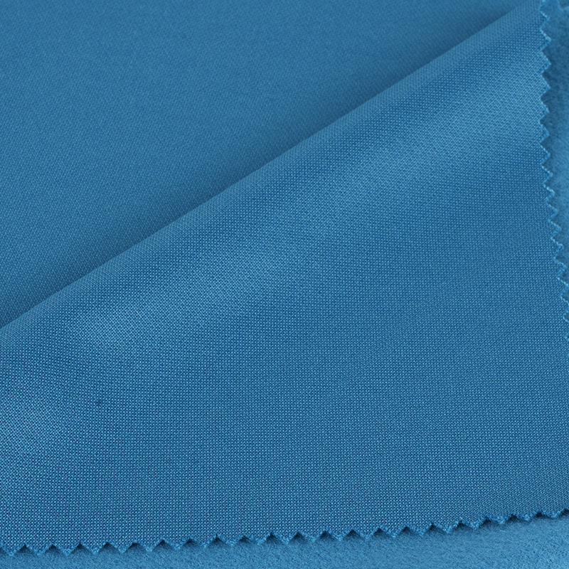 23P164 Odošlávala 100% polyesterová tkanina odolná voči mestským športom a odevu na voľný čas